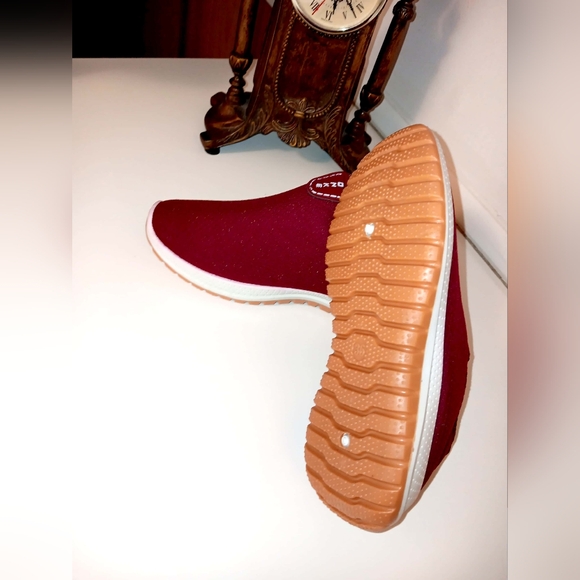 Unisex Solid Slip On Sneakers Comfy Non Slip Soft Sole Shoes for Men & Women - Picture 8 of 10